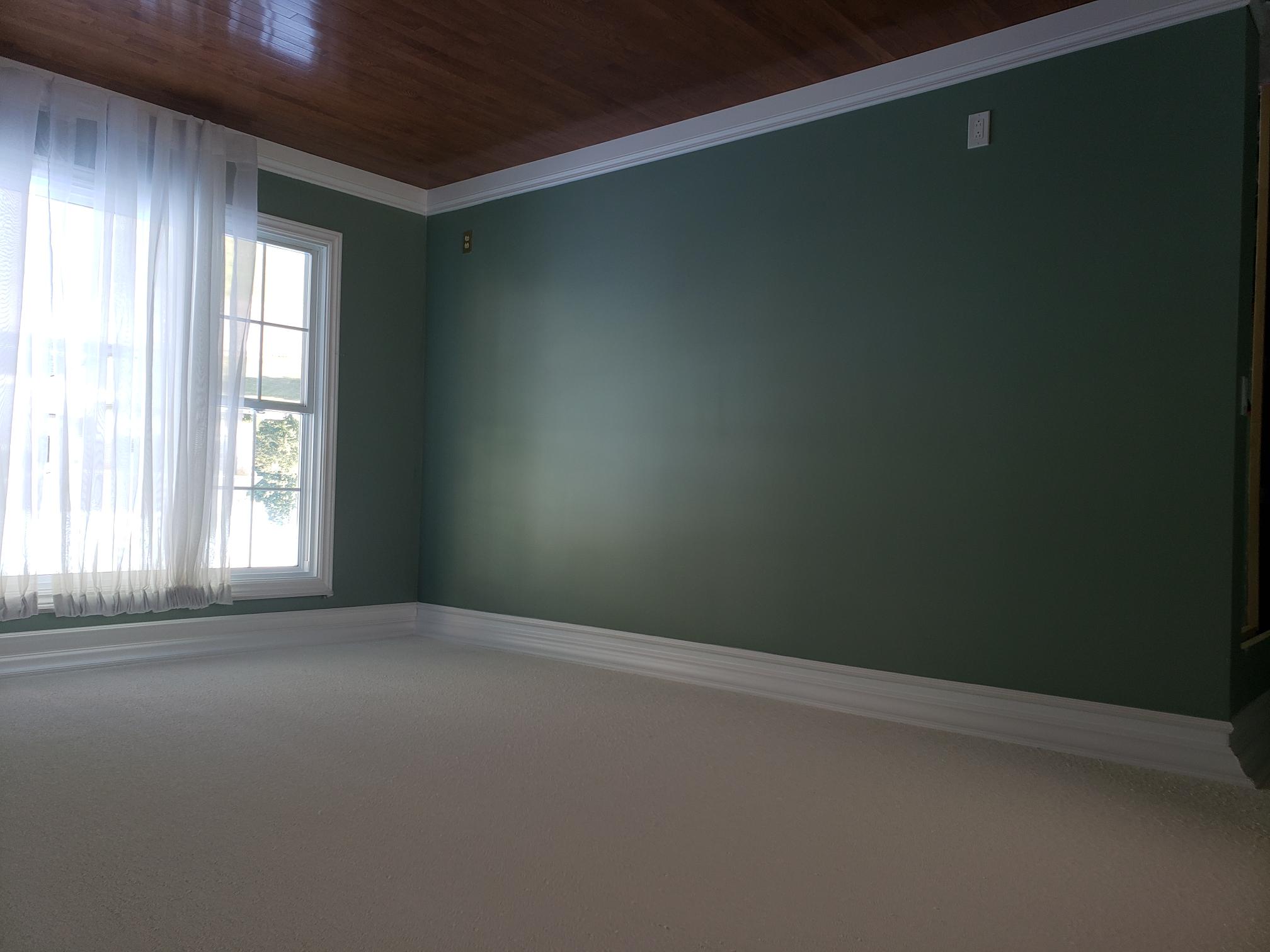 Split-level entrance privacy wall and enclosed entry